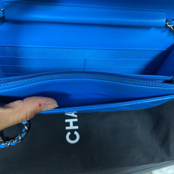 Chanel WOC Blue patent - Picture 4 of 4